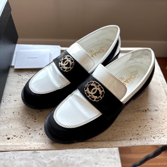 Chanel FW22-23 Patent/Suede Loafers IT37 - Worn Once with Box - Picture 3 of 11